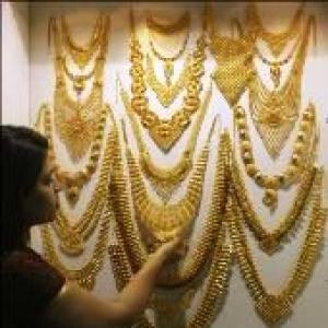 Gold to hit Rs 19,500 fuelled by festivals