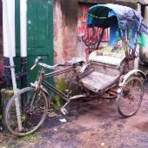Delhi launches eco-friendly rickshaws ahead of CWG