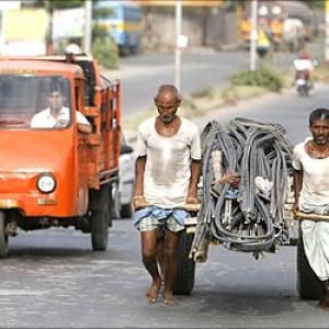 No looking back: India all set for growth amid shrinking deficit