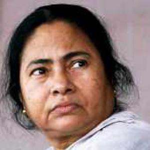 Mamata flashes red signal to divestment
