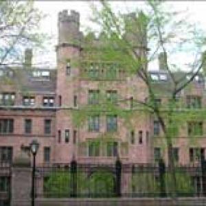 Yale offers to mentor 14 'innovation universities'