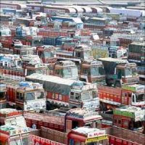 Truckers to go on indefinite strike from April 5