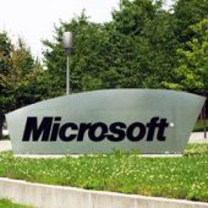 Microsoft plans management rejig