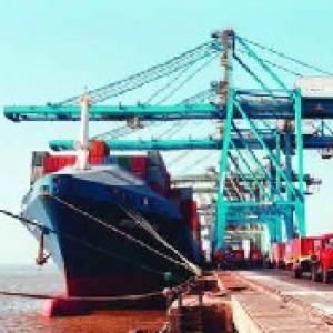 Macquarie-SBI may put Rs 1,000 cr in Indian port