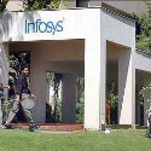 I-T dept slaps Rs 450 cr demand on Infosys