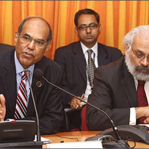 Subbarao defends policy stance, warns of 8% inflation