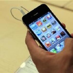 Telecom firms offer reverse subsidies with handset