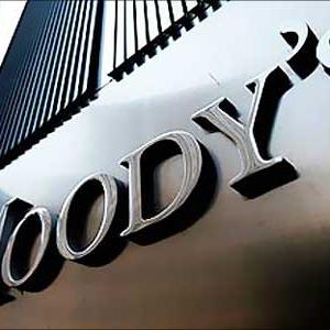 Moody's cuts Indian banks' rating to negative