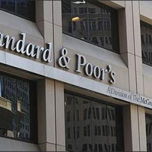 S&P differs with Moody's, upgrades Indian banks!