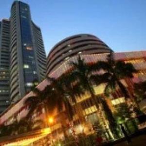 Markets end flat as realty shares weigh