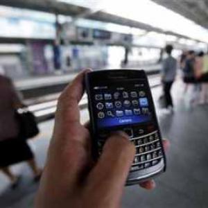 Mobile handset companies bet on Indian app makers