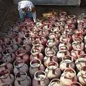 Over 3.5 lakh families in Delhi to get free LPG