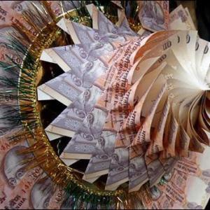 India Inc to give 11% salary hike to employees in FY13