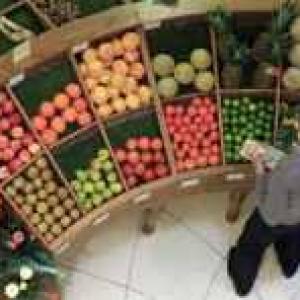 World food prices arrest six-month fall, rise in Jan: FAO