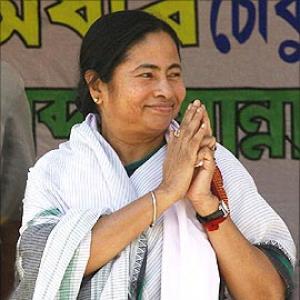 Bengal debt: Pranab's assurance fails to enthuse Mamata