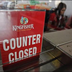 On-time performance: Kingfisher is best, AI is worst