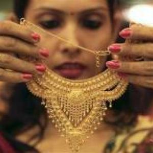 RBI asks banks not to lend for purchase of gold