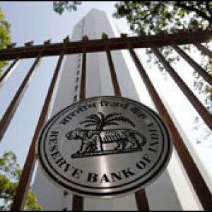 RBI asks govt to extend dy guv Sinha's tenure