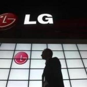 LG plans to recast mobile phone business