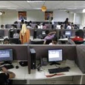 India's services sector growth jumps to 6-mth high