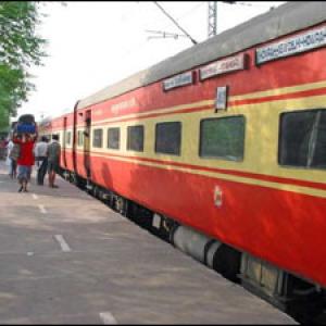 Delhi-Howrah Rajdhani now offers wi-fi, Internet