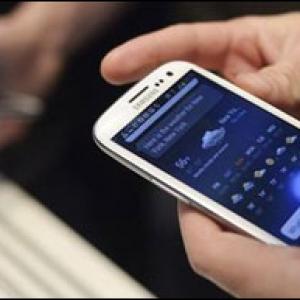 After EMIs, Samsung offers cash back to woo smartphone buyers