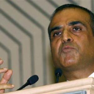 Sunil Mittal's salary slashed by 10%