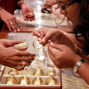 Income Tax department eyes foreign gold buyers