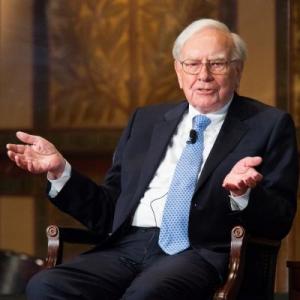 Warren Buffett made about Rs 228 crore a day in 2013