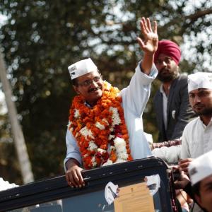 Kejriwal questions CNG price hike, may review auto fares