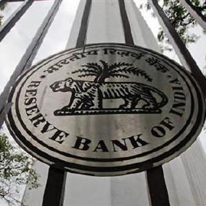 RBI clamps down on rupee speculation overseas