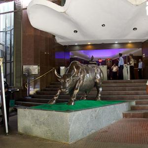 Markets near day's high led by metals; Hindalco up 5%