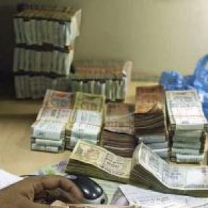 Rupee edges up two paise to 59.11 vs dollar in see-saw trade