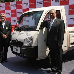 Mahindra maxximo deals electric price