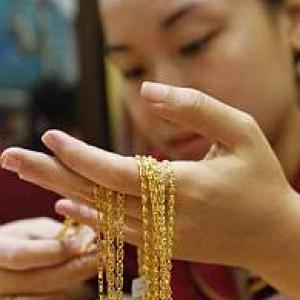 Gold jewellers face SHORTAGE of stocks