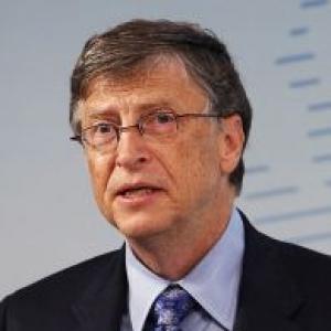 Scuffle between Bill Gates' security staff and mediapersons