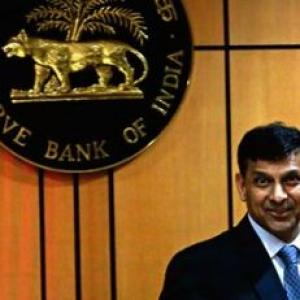 To attract more dollars RBI extends deregulated NRE deposit