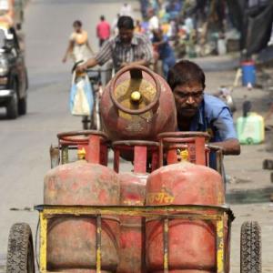 LPG cylinders to be available at petrol pumps