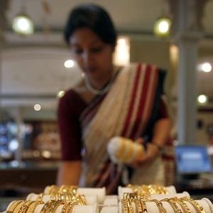 Gold retreats from 3-month high, halts 2-week rally on global cues