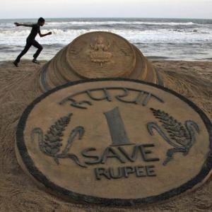 Losing rupee remains a 'senior citizen' in 2014