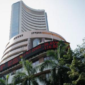 Markets maintain momentum; Sensex gains 400 pts