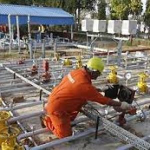 Oil firms' revenue loss could halve by end of FY16