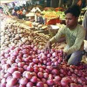 Address supply constraints to tame food prices: India Inc