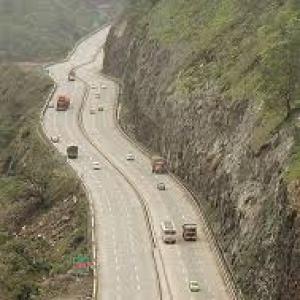 Gadkari not in favour of road regulator