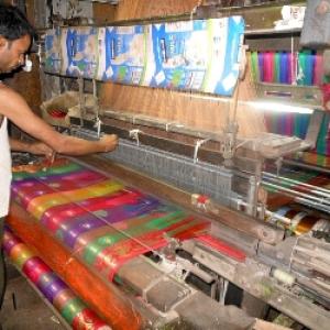 PM asks Varanasi weavers to utilise growing e-commerce market