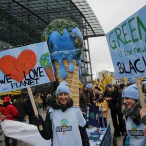 World reacts to new climate accord