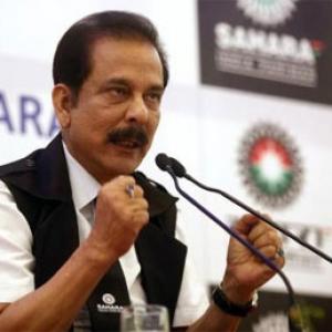 SC wonders how Sahara will pay Rs 10,000 cr for Roy's release