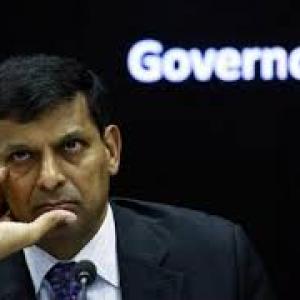 Rajan defends status quo, says more easing tied to fiscal data
