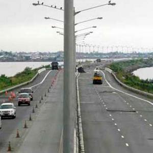 Gadfkari sets ambitious target for building National Highways
