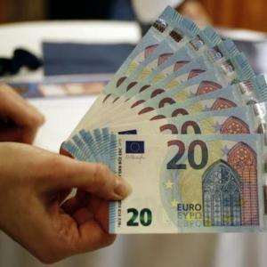EU Commission proposes $8 bn loan for Greece